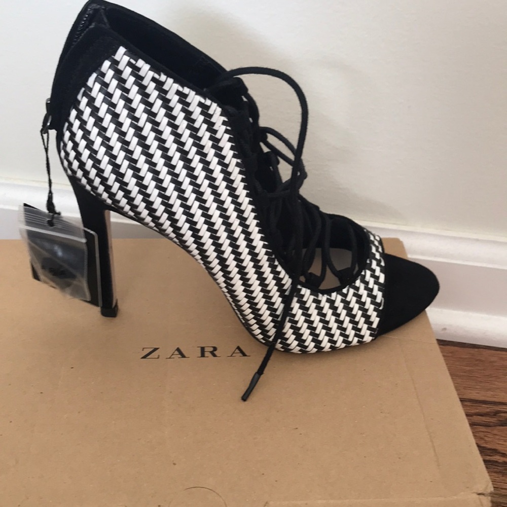 New. Zara pumps